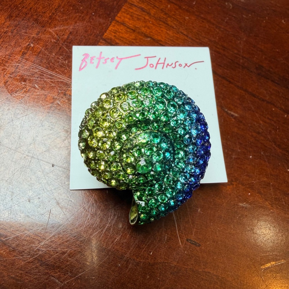 NEW $68 Betsey Johnson Ombre Pavé Crystal Seashell Enhancer Ring Stretch Band